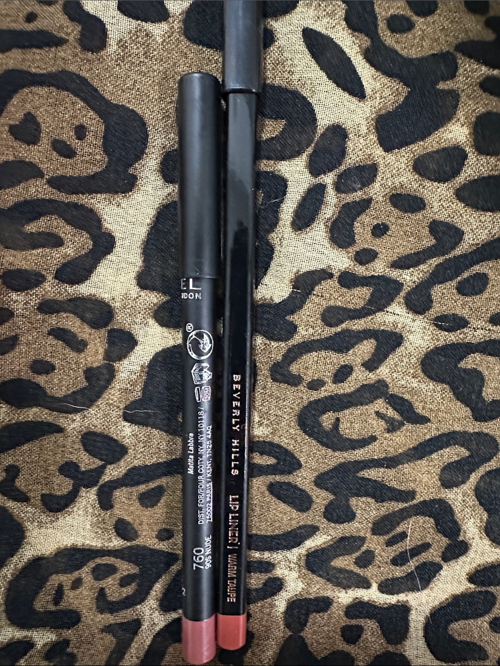 Anastasia Beverly Hills Lip Line- warm taupe and rimmel lip liner - 90s nude